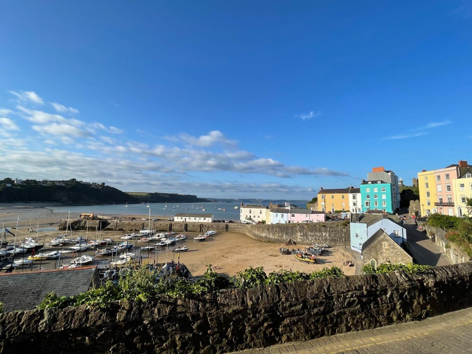 2 Bed In Tenby 82979 Buitenkant foto